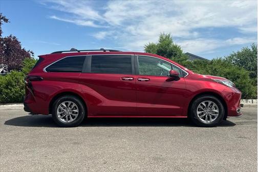 2023 Toyota Sienna XLE 7 Passenger
