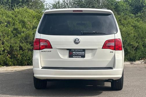 2012 Volkswagen Routan SE