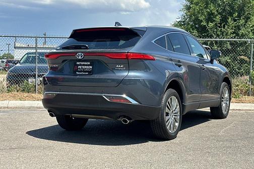Coastal Gray Metallic 2022 Toyota Venza XLE