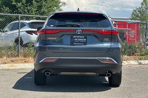 Coastal Gray Metallic 2022 Toyota Venza XLE