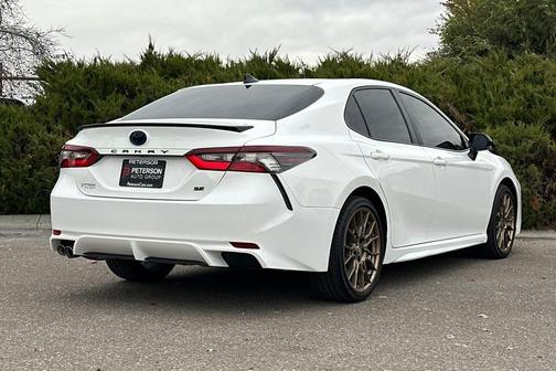 2024 Toyota Camry Hybrid SE