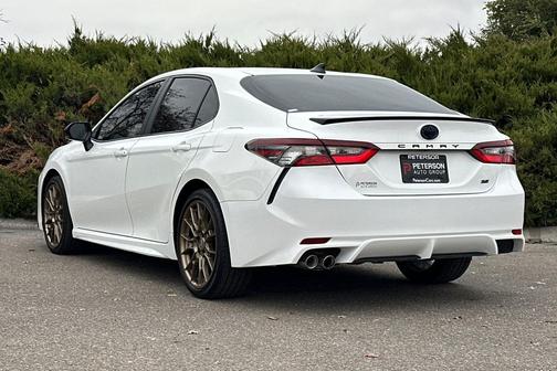 2024 Toyota Camry Hybrid SE