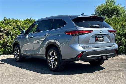 2023 Toyota Highlander Hybrid XLE