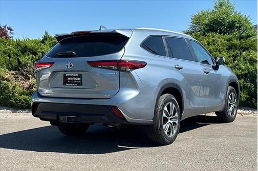 2023 Toyota Highlander Hybrid XLE