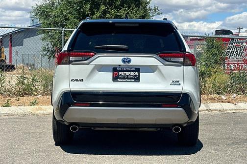 Wind Chill Pearl/Midnight Black Metallic 2023 Toyota RAV4 Hybrid SE