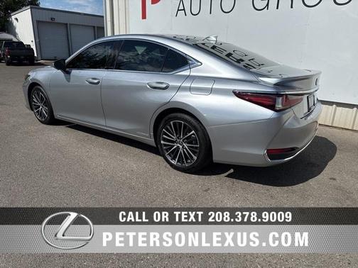 2022 Lexus ES 300h Base