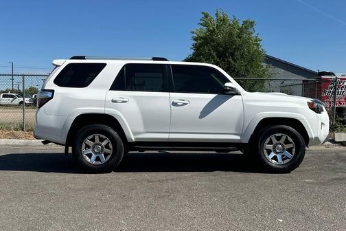 Super White 2016 Toyota 4Runner Trail Premium