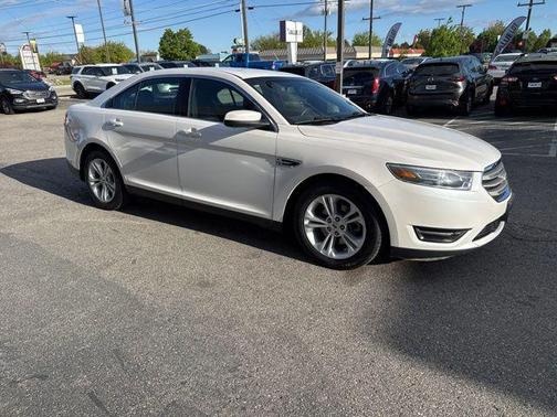 White Platinum Clearcoat Metallic 2015 Ford Taurus SEL