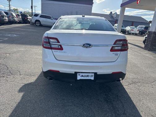 White Platinum Clearcoat Metallic 2015 Ford Taurus SEL