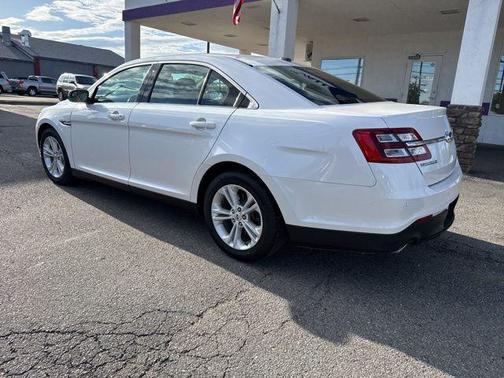 White Platinum Clearcoat Metallic 2015 Ford Taurus SEL