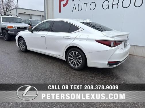 2022 Lexus ES 300h Base