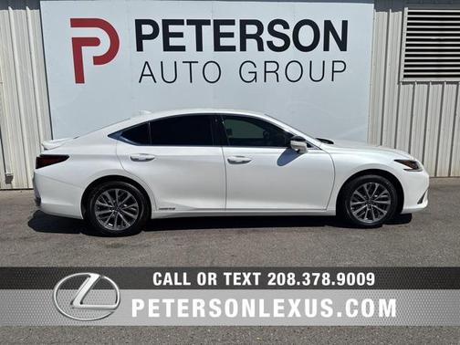 2022 Lexus ES 300h Base