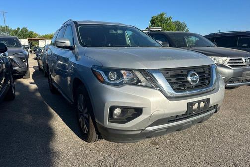 Brilliant Silver Metallic 2018 Nissan Pathfinder SV