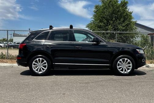 Brilliant Black 2016 Audi Q5 2.0T Premium