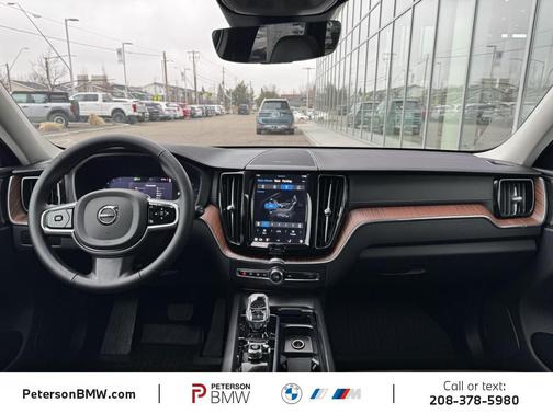 2024 Volvo XC60 B5 Ultimate Dark Theme