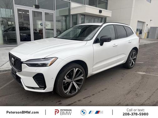 2024 Volvo XC60 B5 Ultimate Dark Theme