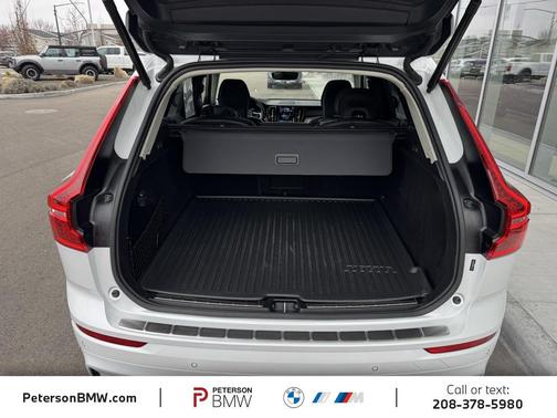 2024 Volvo XC60 B5 Ultimate Dark Theme