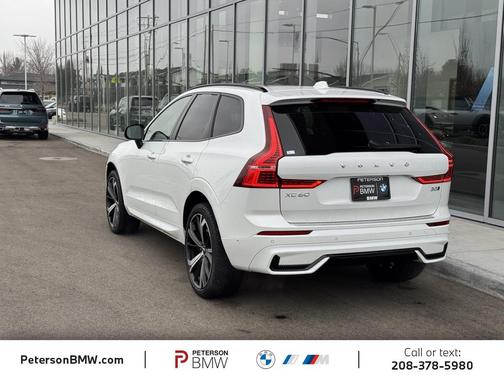 2024 Volvo XC60 B5 Ultimate Dark Theme