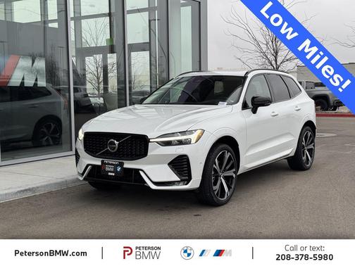 2024 Volvo XC60 B5 Ultimate Dark Theme