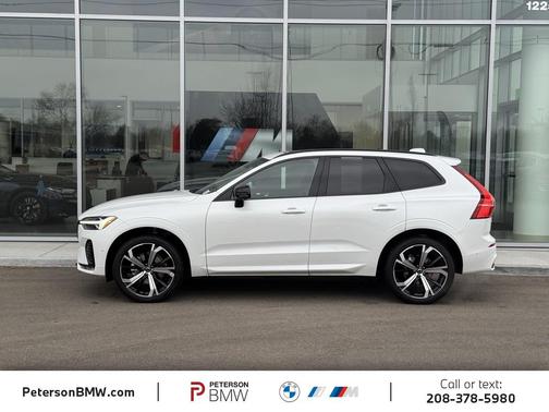 2024 Volvo XC60 B5 Ultimate Dark Theme