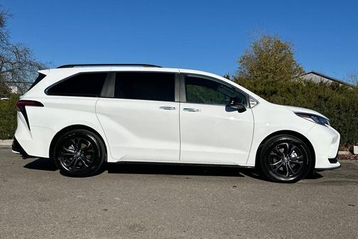 2024 Toyota Sienna XSE 7 Passenger
