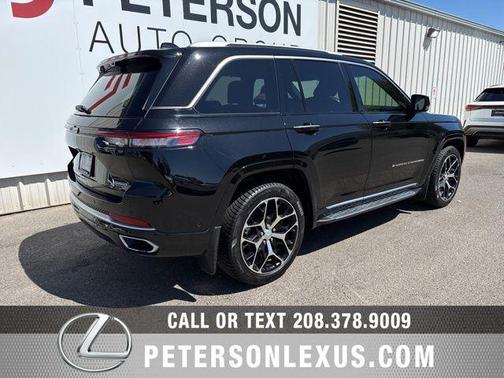 Diamond Black Crystal Pearlcoat 2022 Jeep Grand Cherokee Summit