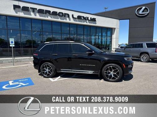 Diamond Black Crystal Pearlcoat 2022 Jeep Grand Cherokee Summit