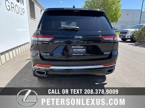 Diamond Black Crystal Pearlcoat 2022 Jeep Grand Cherokee Summit