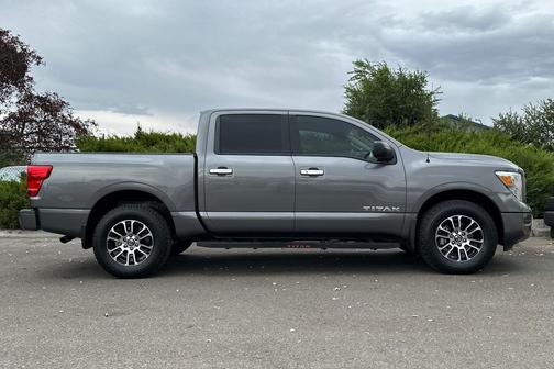 2021 Nissan Titan SV