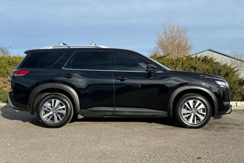 2022 Nissan Pathfinder SL 4WD