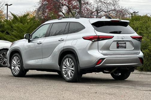 2023 Toyota Highlander Platinum