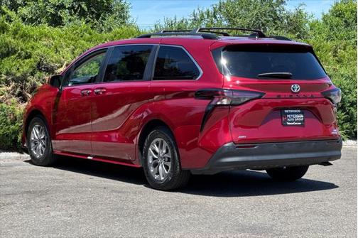 2023 Toyota Sienna XLE 7 Passenger