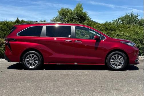 2023 Toyota Sienna XLE 7 Passenger
