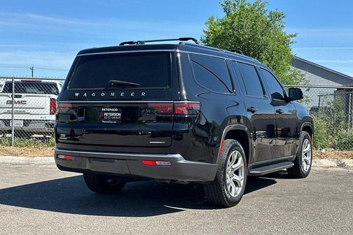 Diamond Black Crystal Pearlcoat 2022 Jeep Wagoneer Series II 4x4
