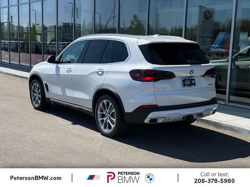 Mineral White Metallic 2026 BMW X5 xDrive40i