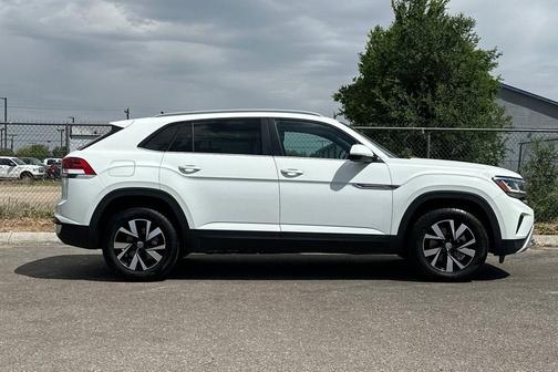 Pure White 2022 Volkswagen Atlas Cross Sport 2.0T SE