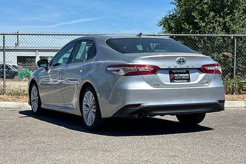 Celestial Silver Metallic 2018 Toyota Camry Hybrid XLE