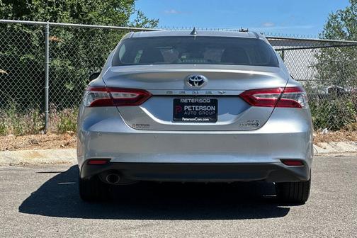 Celestial Silver Metallic 2018 Toyota Camry Hybrid XLE