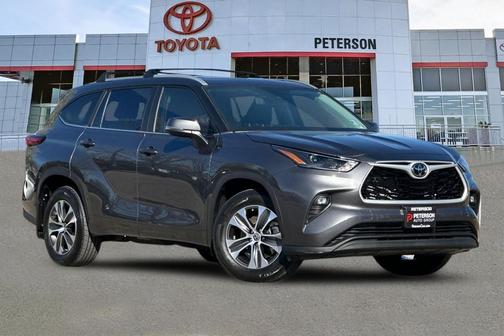 Magnetic Gray Metallic 2023 Toyota Highlander XLE