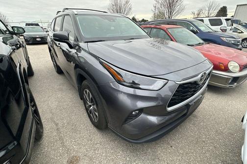 Magnetic Gray Metallic 2023 Toyota Highlander XLE