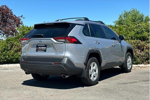2021 Toyota RAV4 Hybrid XLE