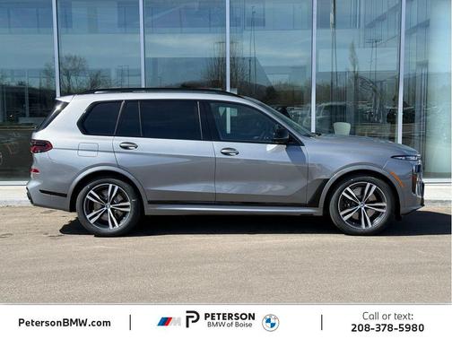 Skyscraper Grey Metallic 2026 BMW X7 M60i