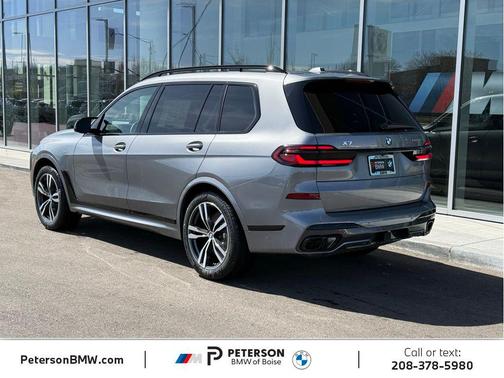 Skyscraper Grey Metallic 2026 BMW X7 M60i