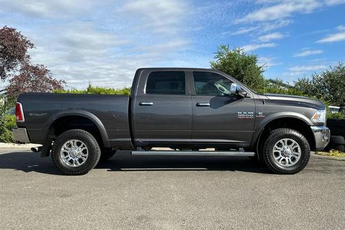 2017 RAM 3500 Laramie Crew Cab 4x4 6'4' Box