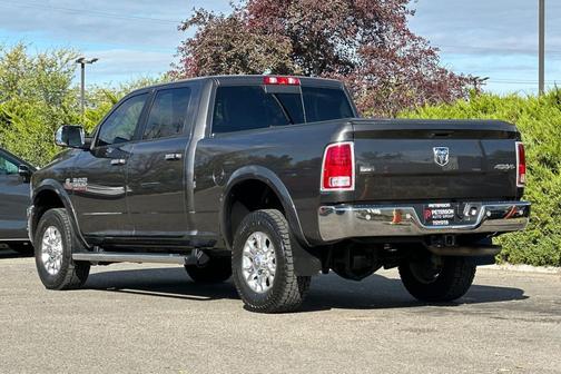 2017 RAM 3500 Laramie Crew Cab 4x4 6'4' Box
