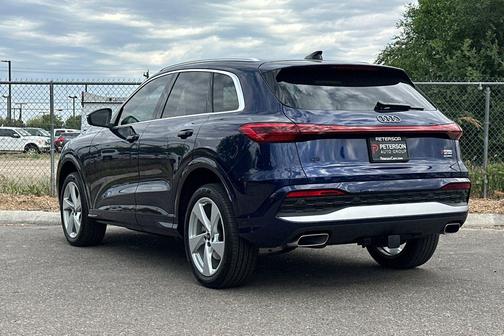 Navarra Blue Metallic 2025 Audi Q5 Premium Plus TFSI quattro S tronic