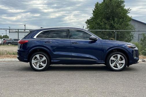 Navarra Blue Metallic 2025 Audi Q5 Premium Plus TFSI quattro S tronic