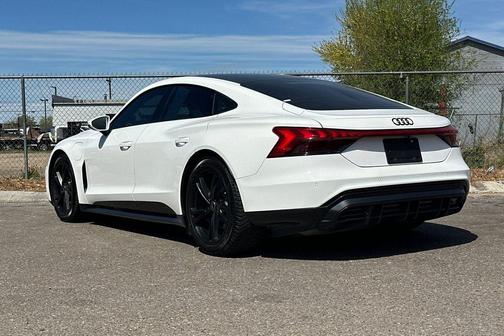 Ibis White 2022 Audi e-tron GT Premium Plus