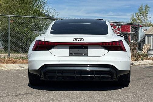 Ibis White 2022 Audi e-tron GT Premium Plus