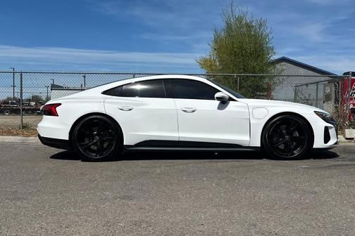 Ibis White 2022 Audi e-tron GT Premium Plus